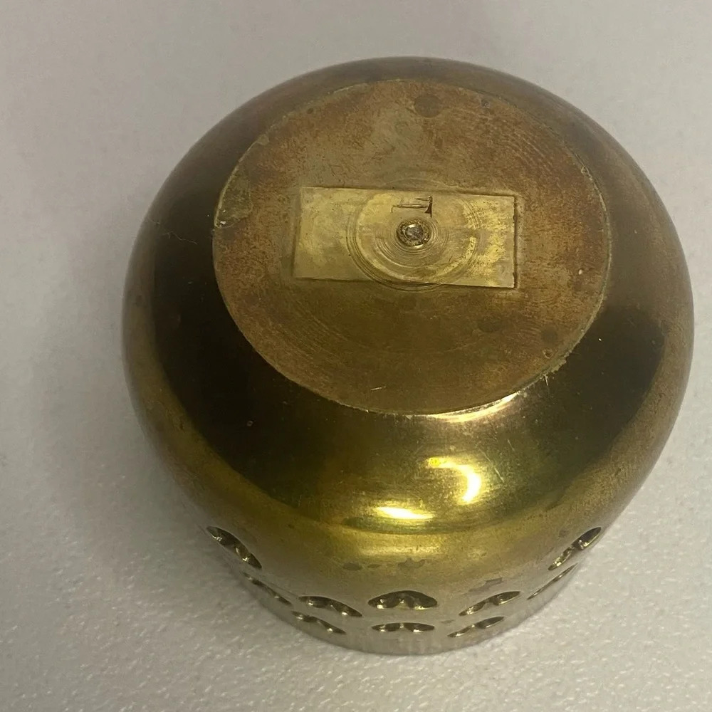 Brass vintage tea light candle holder Valentine’s Day hearts cute table decor - Picture 4 of 7